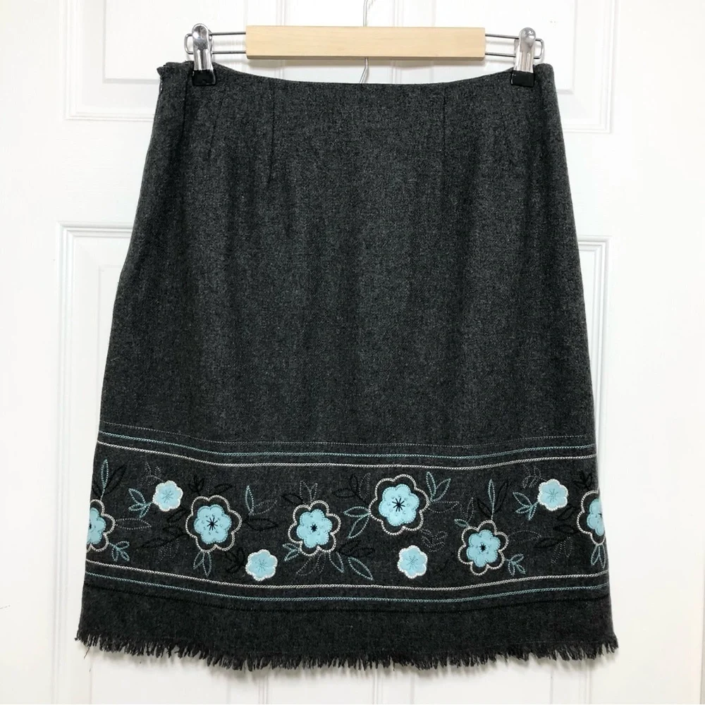 Dress barn Wool Blend Embroidered Flower Patch Fringe Zipper Grey Pencil Skirt 6